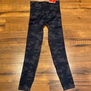 NWT Spanx Size Small Look At Me Now Seamless Legging in Black Camo High Rise